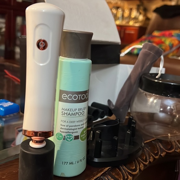 Makeup brush cleaner - Picture 6 of 8